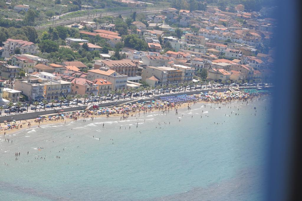 Hotel Serenella Агрополи Экстерьер фото