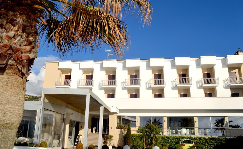 Hotel Serenella Агрополи Экстерьер фото