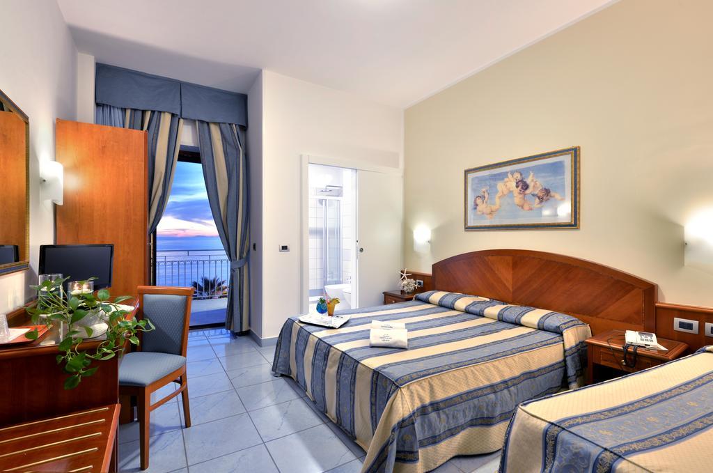 Hotel Serenella Агрополи Экстерьер фото