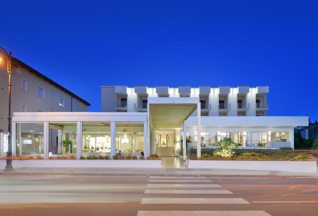 Hotel Serenella Агрополи Экстерьер фото