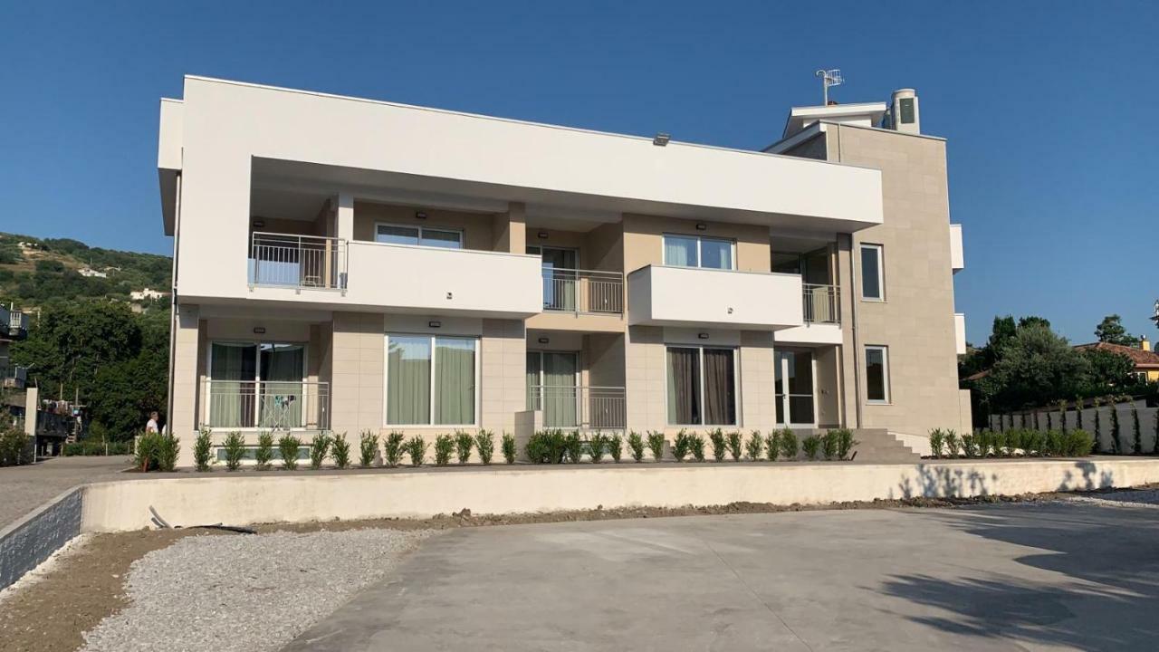 Hotel Serenella Агрополи Экстерьер фото