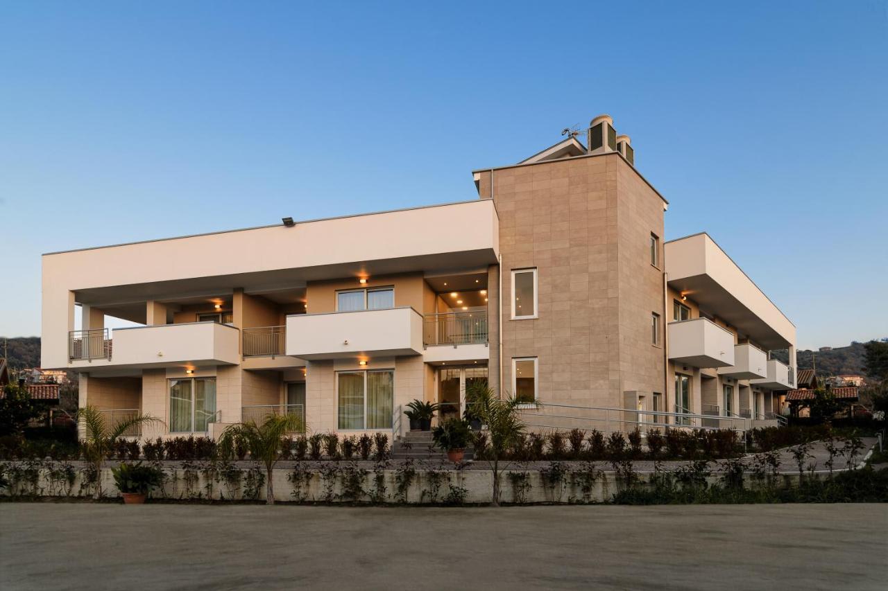 Hotel Serenella Агрополи Экстерьер фото