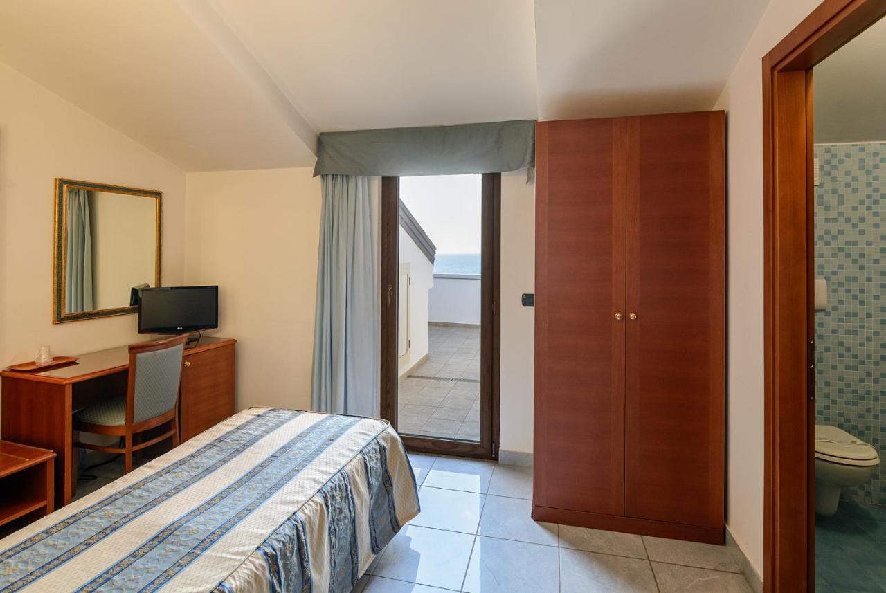 Hotel Serenella Агрополи Экстерьер фото